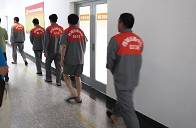 苏州市第二看守所怎么送东西
